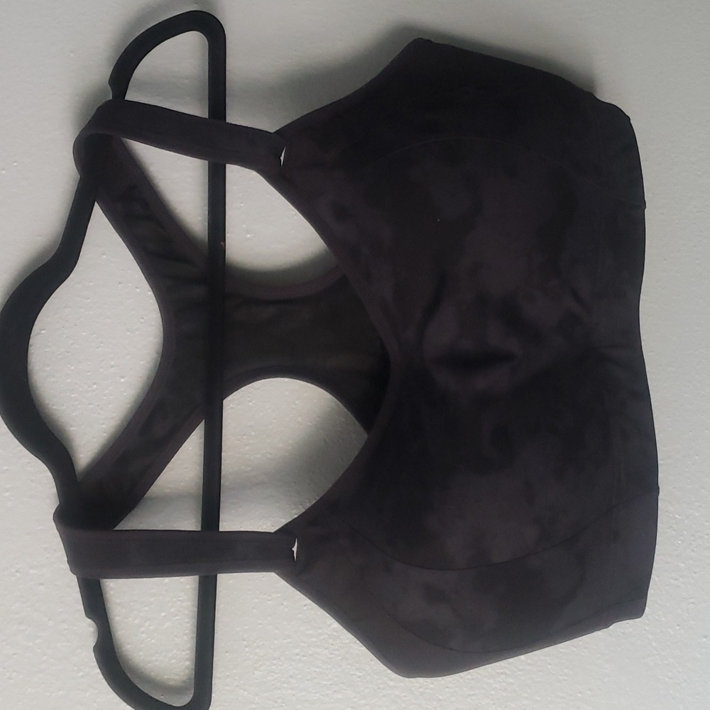 Black sports bra